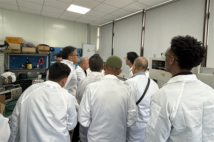 Una delegación del sudeste asiático explora soluciones avanzadas para la calidad de la energía en YTelect.